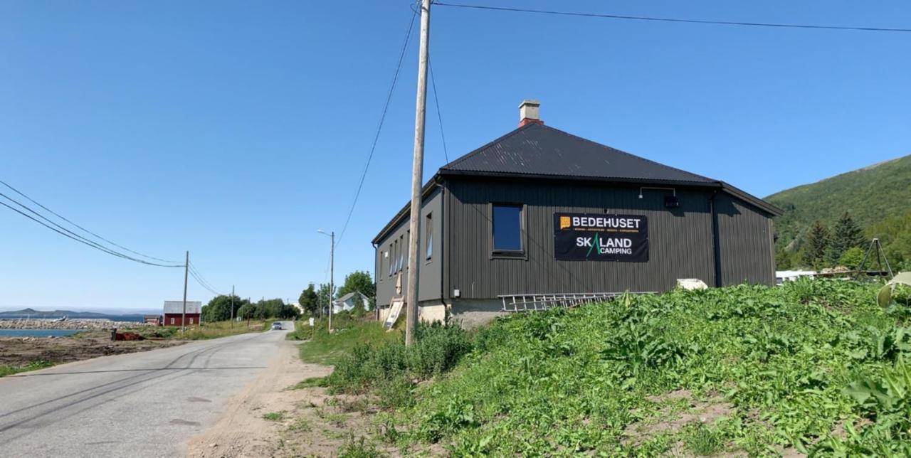 Отель Bedehuset Basecamp Senja Skaland Экстерьер фото